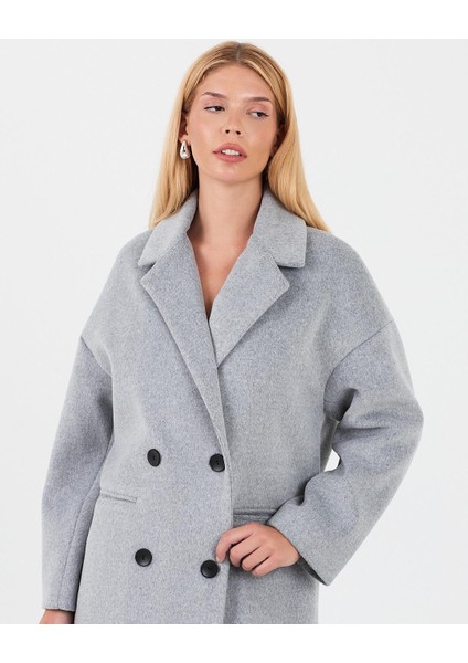 Kadın Gri Yakalı Kruvaze Oversize Yünlü Uzun Kaban modelleri