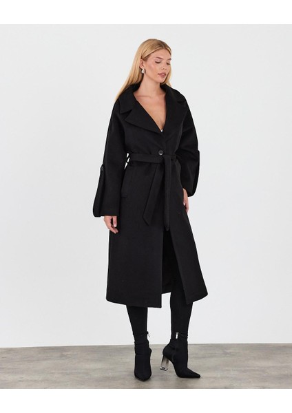 Kadın Siyah Yakalı ve Apoletli Yünlü Kemeli Uzun Kaban modelleri