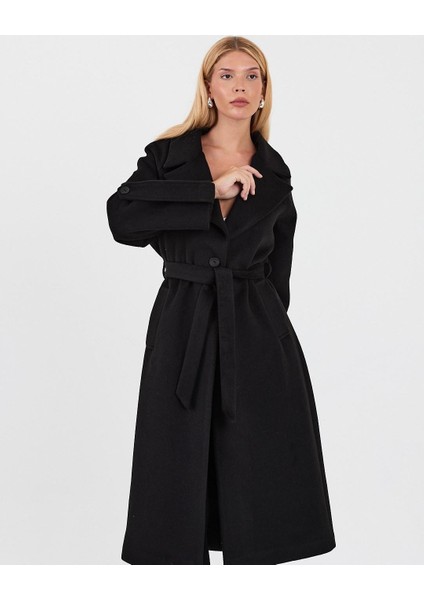 Kadın Siyah Yakalı ve Apoletli Yünlü Kemeli Uzun Kaban indirimleri