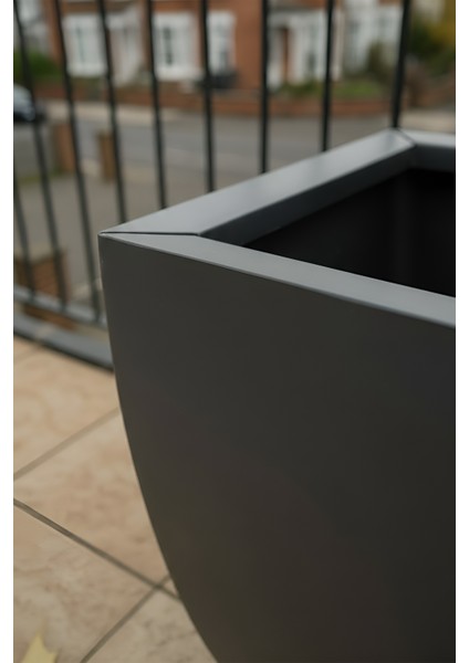 Zenith 30 cm Kare Kavisli Saksı - İç ve Dış Mekan Modern Metal Saksılık (30x30/20 cm)