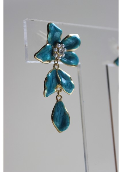 Mavi Sallantılı Inci Detaylı Çiçek Küpe fiyatları