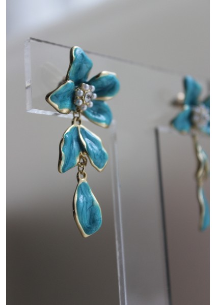 Mavi Sallantılı Inci Detaylı Çiçek Küpe modelleri