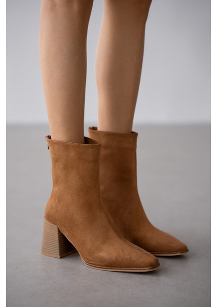 Bravine Arkadan Fermuarlı Küt Burun Kadın Bot- Taba Süet modelleri