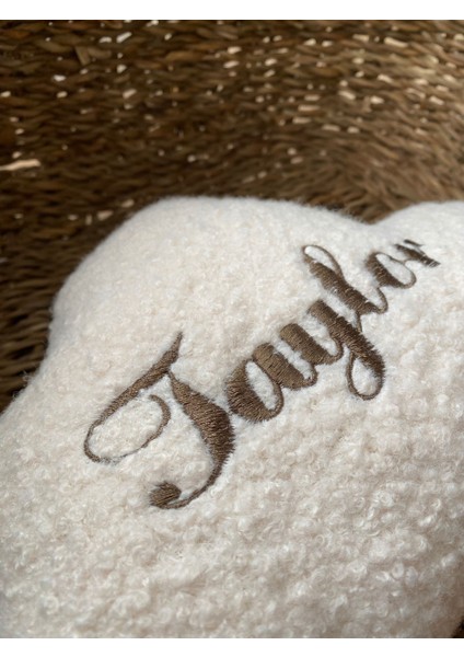 Kişiye Özel İsim Işlemeli Bulut Yastık Krem modelleri