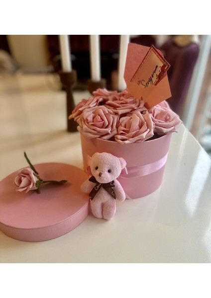 Sevgiliye Özel Hediye Pembe Çiçek Dogum Günü Buketi Kiz Arkadasa 9 Kadife Gül ve Peluş Atıcıl