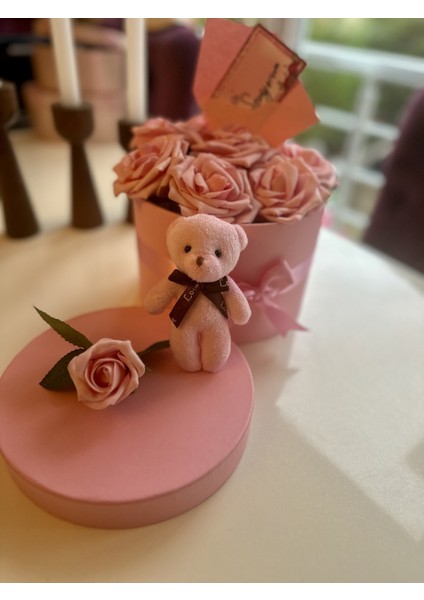 Sevgiliye Özel Hediye Pembe Çiçek Dogum Günü Buketi Kiz Arkadasa 9 Kadife Gül ve Peluş Atıcıl fiyatları