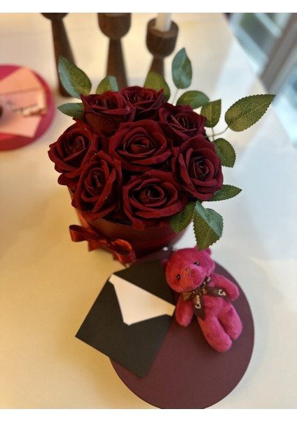 Sevgiliye, Kız Arkadaşa Özel Hediye 8 Kadife Güllü ve Peluş Ayıcık Hediyeli fiyatları