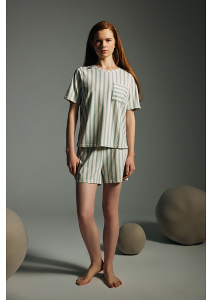 Kadın Pamuklu Kısa Kollu Şortlu Pijama Takımı