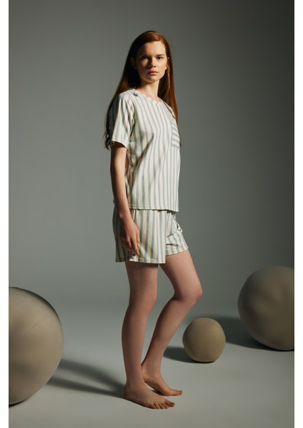 Kadın Pamuklu Kısa Kollu Şortlu Pijama Takımı fiyatları