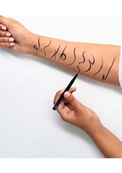 Eyeliner Kalemi Suya Dayanıklı Koyu Siyah Renkli Kolay Uygulama 01