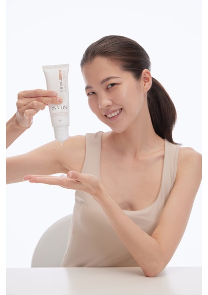 V Lifting Roller Hyalüronik Asit Içeriği ile Tüm Ciltler Için Yaşlanma Karşıtı, Onarıcı Nenemlendirici Krem 120 Gr. fırsatları