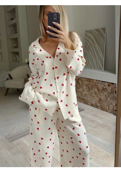 Kadın Beyaz Kalp Baskılı V Yaka Uzun Kol Düğme Kapamalı Pantolon Gömlek Pijama Takımı