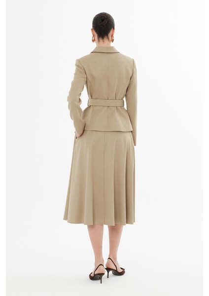 Düğmeli Kemerli Ceket ve Etekli Takım fırsatları