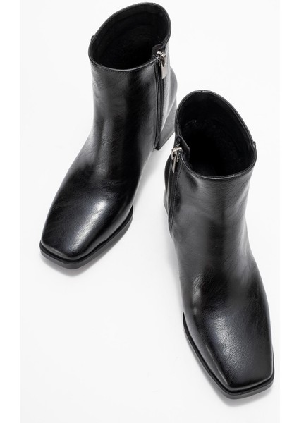 Kadın Sade Küt Burunlu Topuklu Bot Siyah Cilt indirimleri