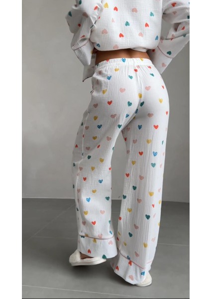 Kadın Beyaz Kalp Baskılı Ara Biyeli V Yaka Uzun Kollu Alt Üst Pijama Takımı modelleri