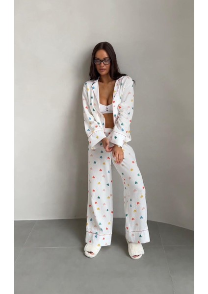 Kadın Beyaz Kalp Baskılı Ara Biyeli V Yaka Uzun Kollu Alt Üst Pijama Takımı indirimleri
