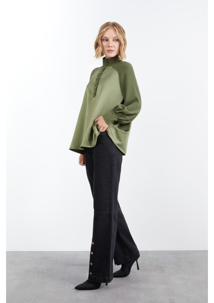 Reglan Kollu Volanlı Kontrast Kumaş Detaylı Bluz fiyatları