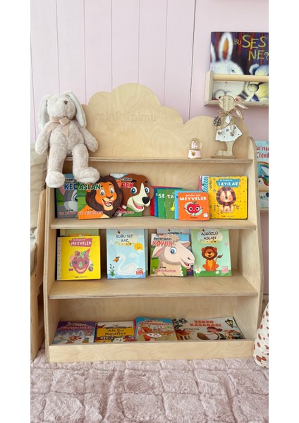 Minimu Kitaplık 📚✨ MiniMinimu Kitaplık ✨📚 Minik eller kendi kitaplarını seçsin, yerine koysun 💛 Doğal ahşap, Montessori uyumlu 🌿 Hem düzen hem de keşif bir arada ✨