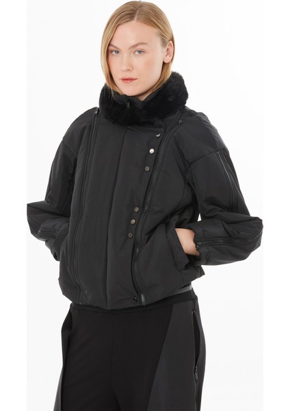 Dik Yakalı Kol Yanları Fermuar Detaylı Ceket