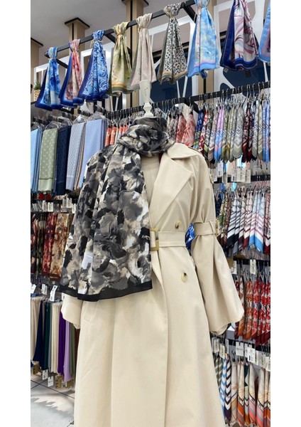 Çiçeklerin Fısıltısı Desenli Şal Siyah