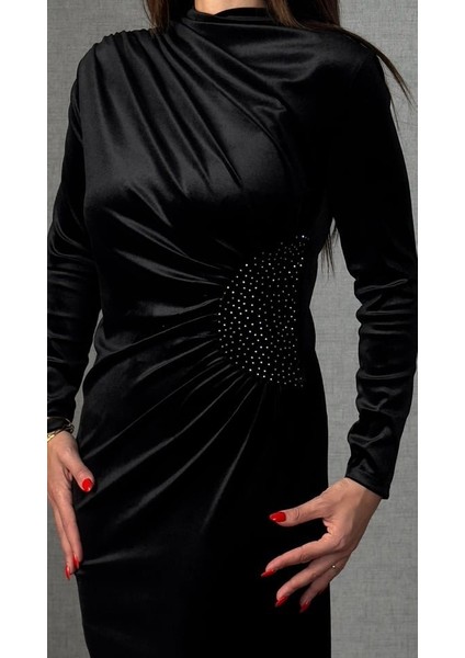 Kadınbalıkçı Yaka Büzgü ve Taş Işleme Detay Maxi Boy Kadife Elbise