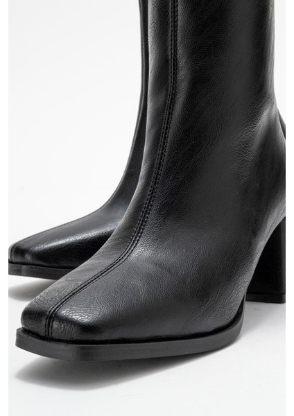 Küt Burunlu Sade Dikişli Fermuarlı Kadın Topuklu Bot Siyah Cilt fırsatları