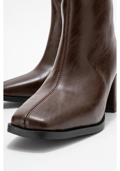 Küt Burunlu Sade Dikişli Fermuarlı Kadın Topuklu Bot Kahve Cilt modelleri