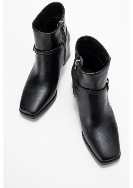 Küt Burunlu Tokalı Kadın Topuklu Bot Siyah Cilt indirimleri