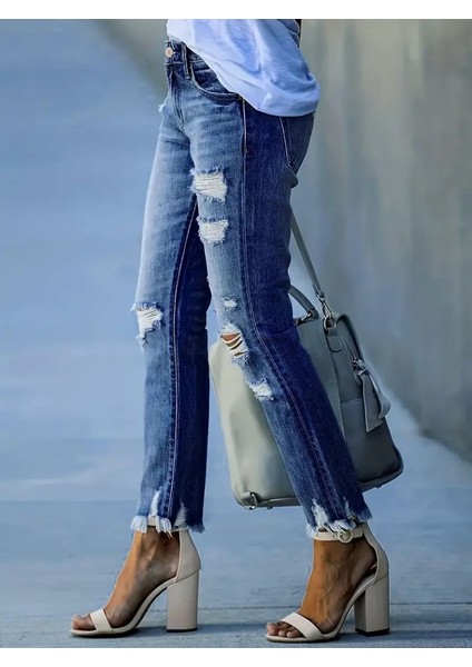 Kadın Dar Kesim Cepli Önden Yırtık Desenli Denim Pantolon modelleri