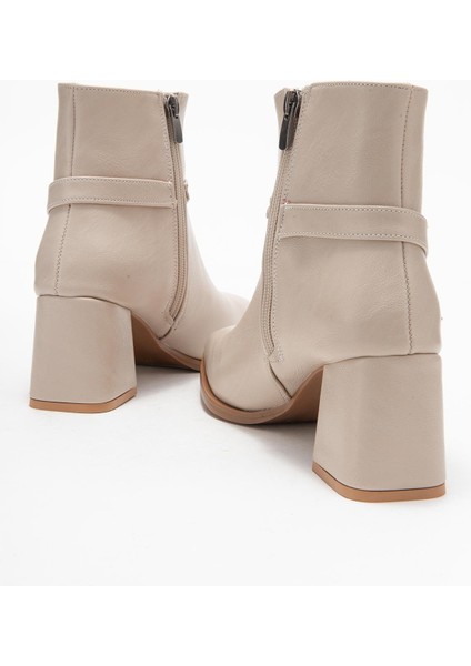 Küt Burunlu Tokalı Kadın Topuklu Bot Ten Cilt