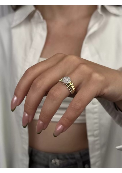 14 Ayar Altın Ortası Taşlı Yüzük 956