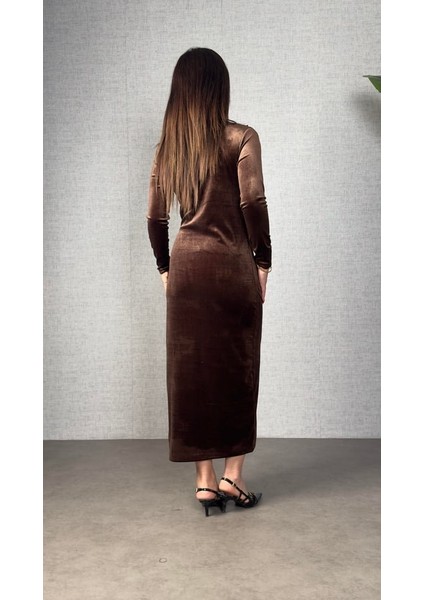 Kadınbalıkçı Yaka Büzgü ve Taş Işleme Detay Maxi Boy Kadife Elbise modelleri