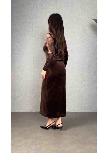 Kadınbalıkçı Yaka Büzgü ve Taş Işleme Detay Maxi Boy Kadife Elbise fırsatları