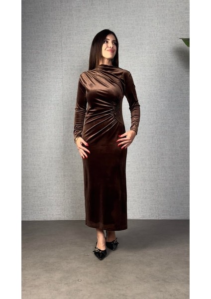 Kadınbalıkçı Yaka Büzgü ve Taş Işleme Detay Maxi Boy Kadife Elbise indirimleri