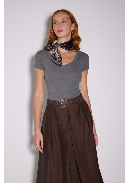 V Yaka Kısa Kol Üst