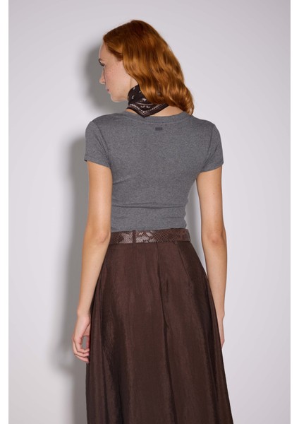 V Yaka Kısa Kol Üst