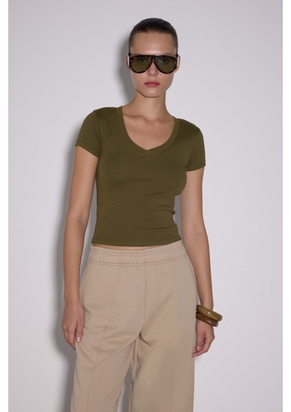 V Yaka Kısa Kol Üst