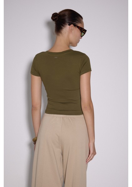 V Yaka Kısa Kol Üst