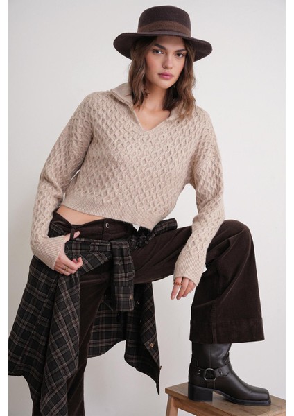 6896 Kadın Örgü Detaylı Crop Triko Kazak Bej fırsatları