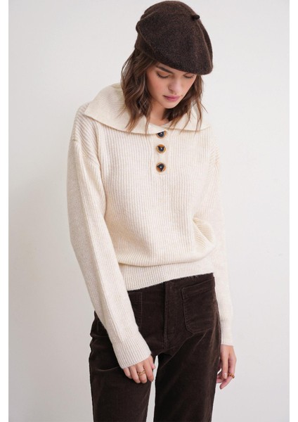 6900 Kadın Düğmeli Devrik Yaka Triko Kazak Naturel