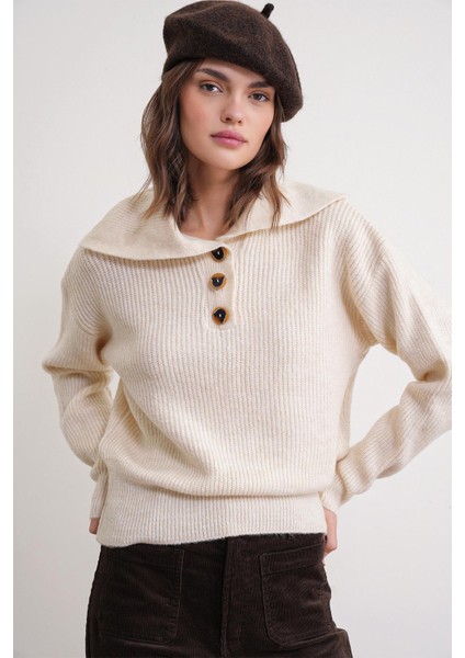 6900 Kadın Düğmeli Devrik Yaka Triko Kazak Naturel modelleri