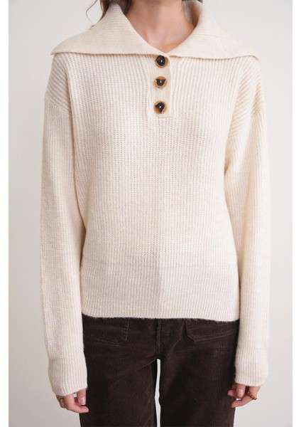 6900 Kadın Düğmeli Devrik Yaka Triko Kazak Naturel indirimleri