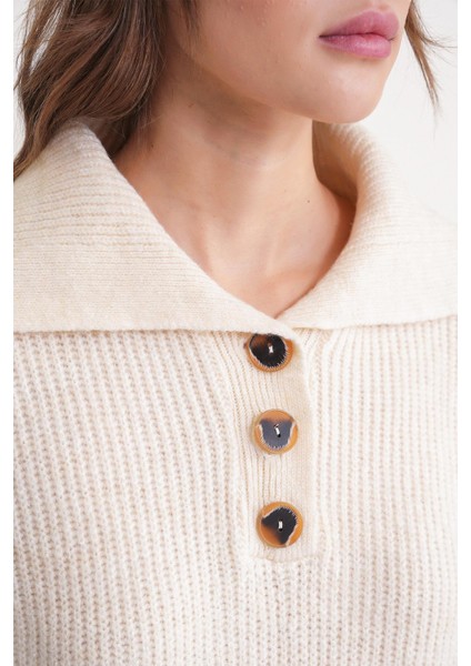 6900 Kadın Düğmeli Devrik Yaka Triko Kazak Naturel