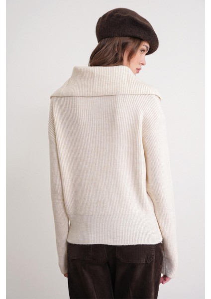 6900 Kadın Düğmeli Devrik Yaka Triko Kazak Naturel