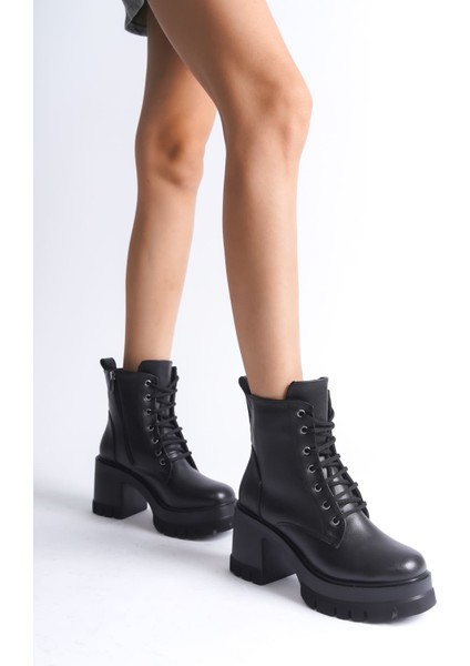 Lauren Bağcıklı Fermuarlı Ortopedik Taban Topuklu Kadın Bot Cst - Siyah