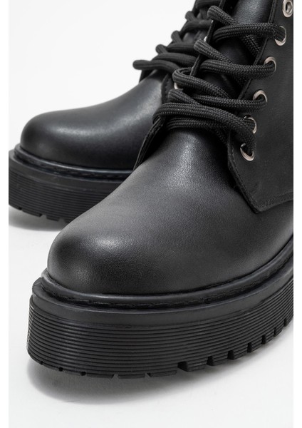 Düz Taban Kısa Kadın Bot Siyah Cilt modelleri