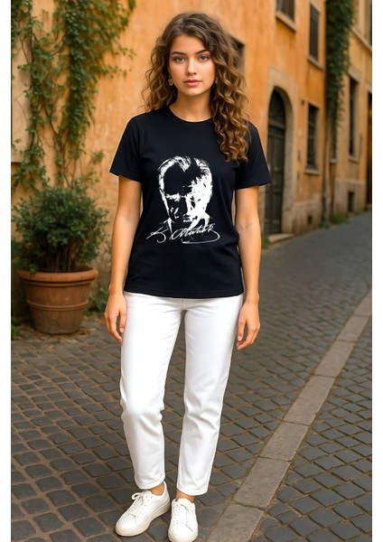 Kadın Bisiklet Yaka Kısa Kollu Atatürk Baskılı %100 Pamuk T-Shirt