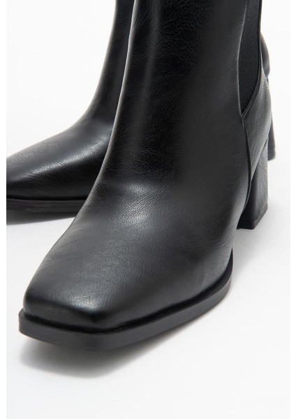 Küt Burunlu Sade Lastikli Kadın Topuklu Bot Siyah Cilt modelleri