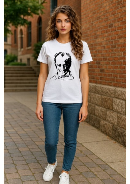 Kadın Bisiklet Yaka Kısa Kollu Atatürk Baskılı %100 Pamuk T-Shirt
