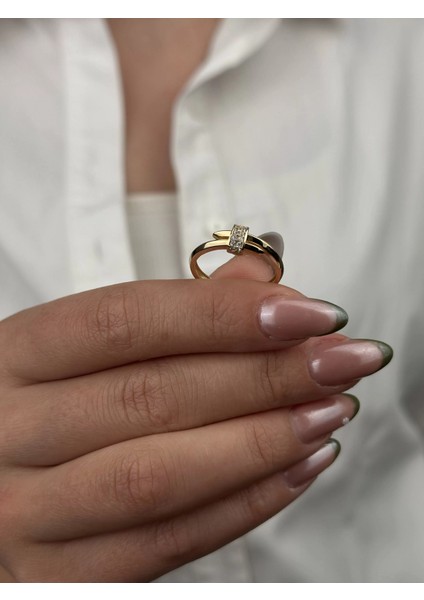 14 Ayar Altın Ortası Taşlı Yüzük 960 fırsatları